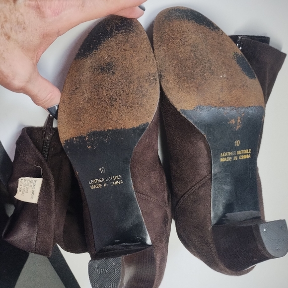 Boots - Picture 3 of 7